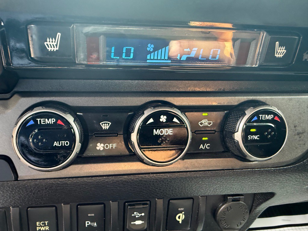 2016 Toyota Tacoma Image 16