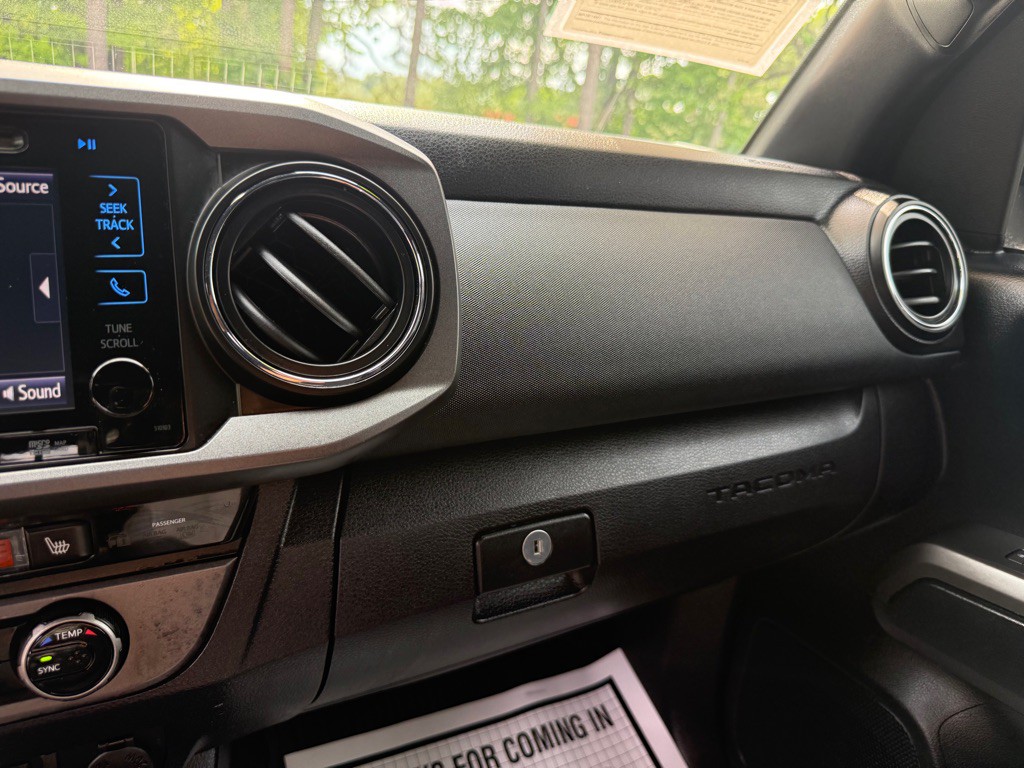 2016 Toyota Tacoma Image 22