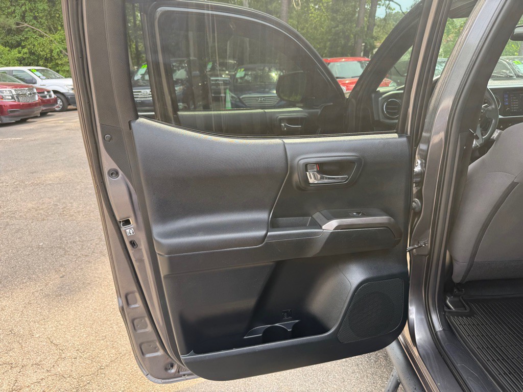 2016 Toyota Tacoma Image 30