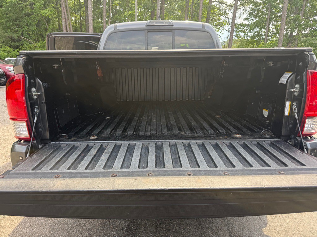 2016 Toyota Tacoma Image 34