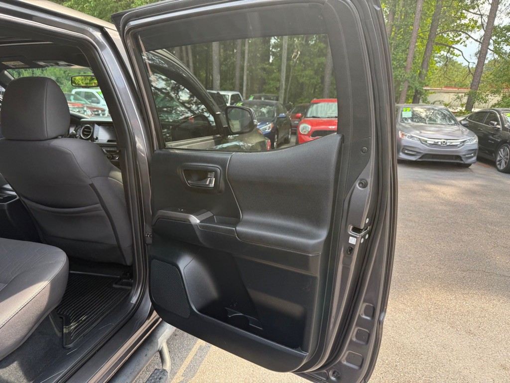 2016 Toyota Tacoma Image 36