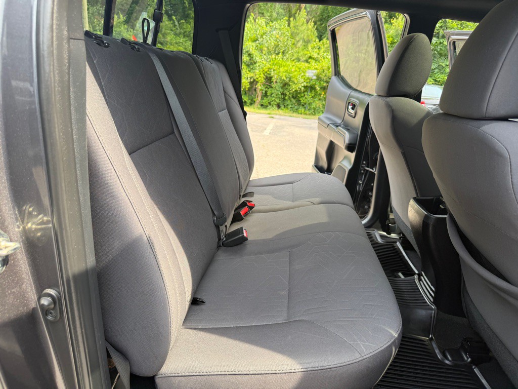 2016 Toyota Tacoma Image 37