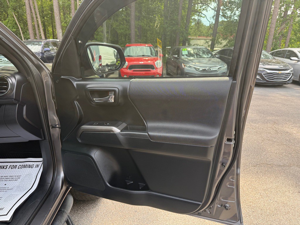 2016 Toyota Tacoma Image 38