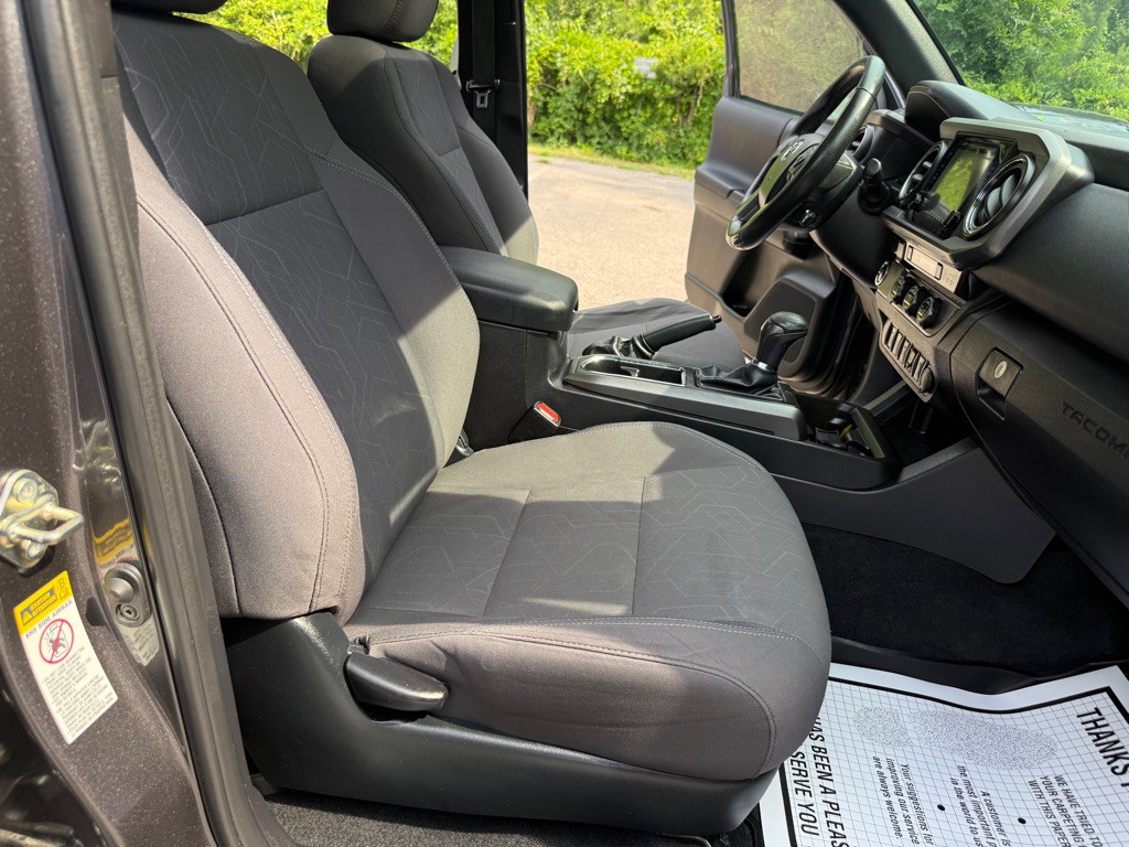 2016 Toyota Tacoma Image 39