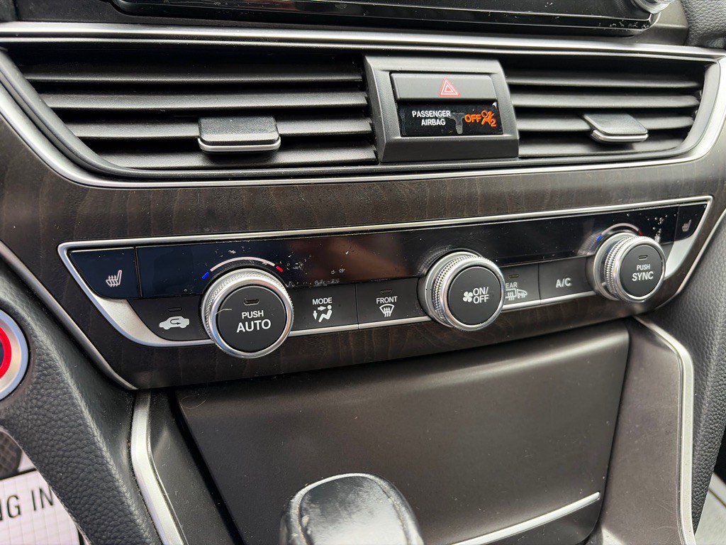 2018 Honda Accord Image 16