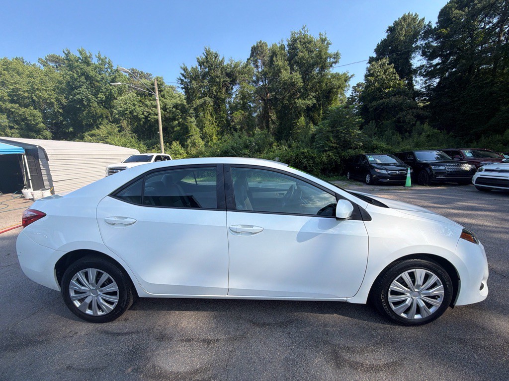 2017 Toyota Corolla Image 8