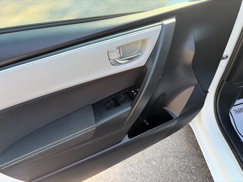 2017 Toyota Corolla Image 11