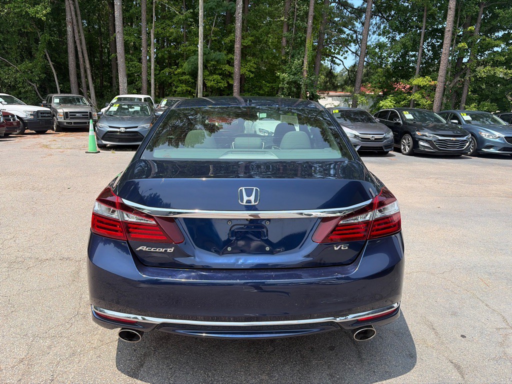 2017 Honda Accord Image 5