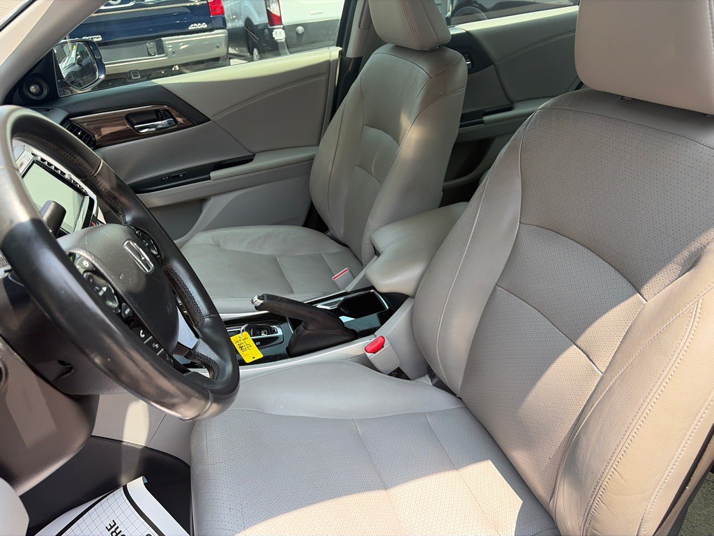 2017 Honda Accord Image 7