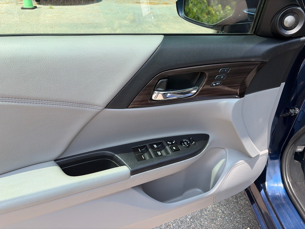 2017 Honda Accord Image 9
