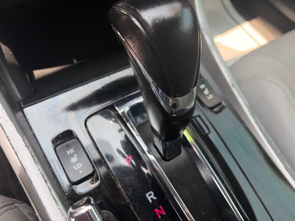 2017 Honda Accord Image 17