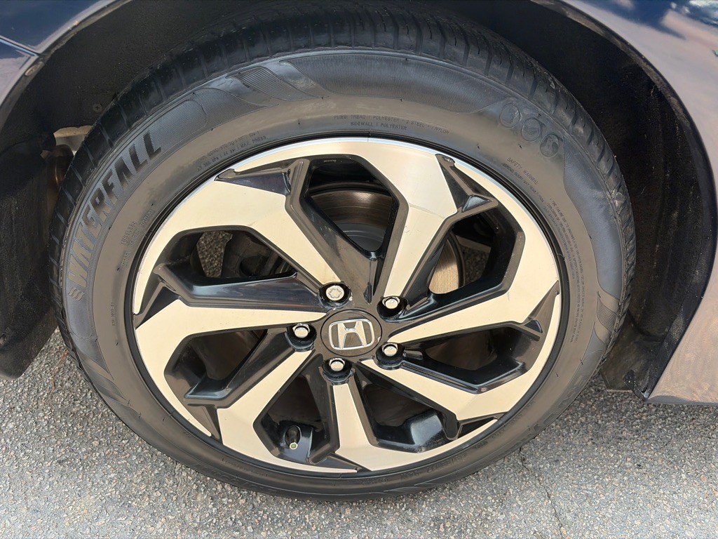 2017 Honda Accord Image 27