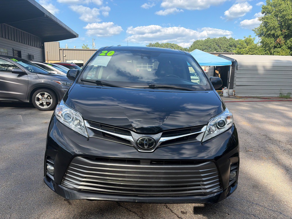 2020 Toyota Sienna Image 2