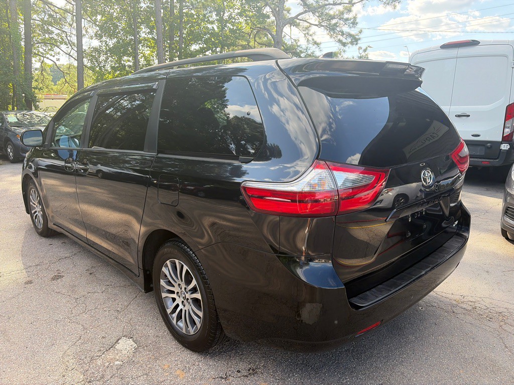 2020 Toyota Sienna Image 6