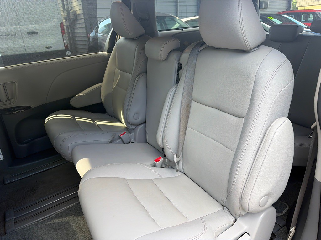 2020 Toyota Sienna Image 8