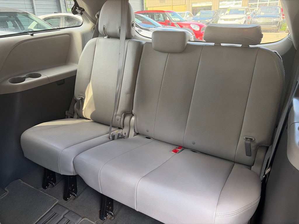 2020 Toyota Sienna Image 9