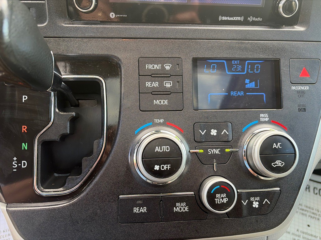 2020 Toyota Sienna Image 19