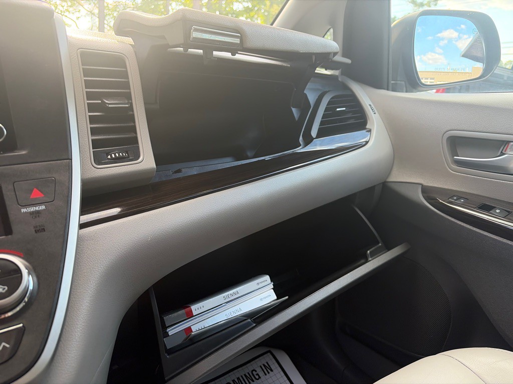 2020 Toyota Sienna Image 25