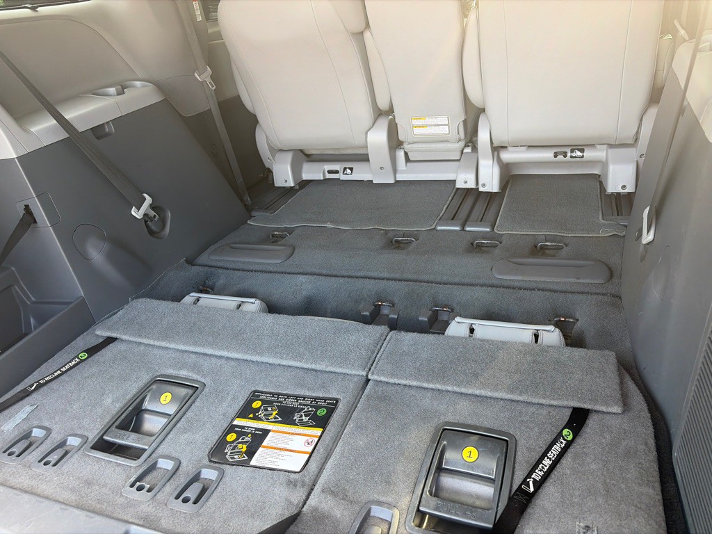 2020 Toyota Sienna Image 32