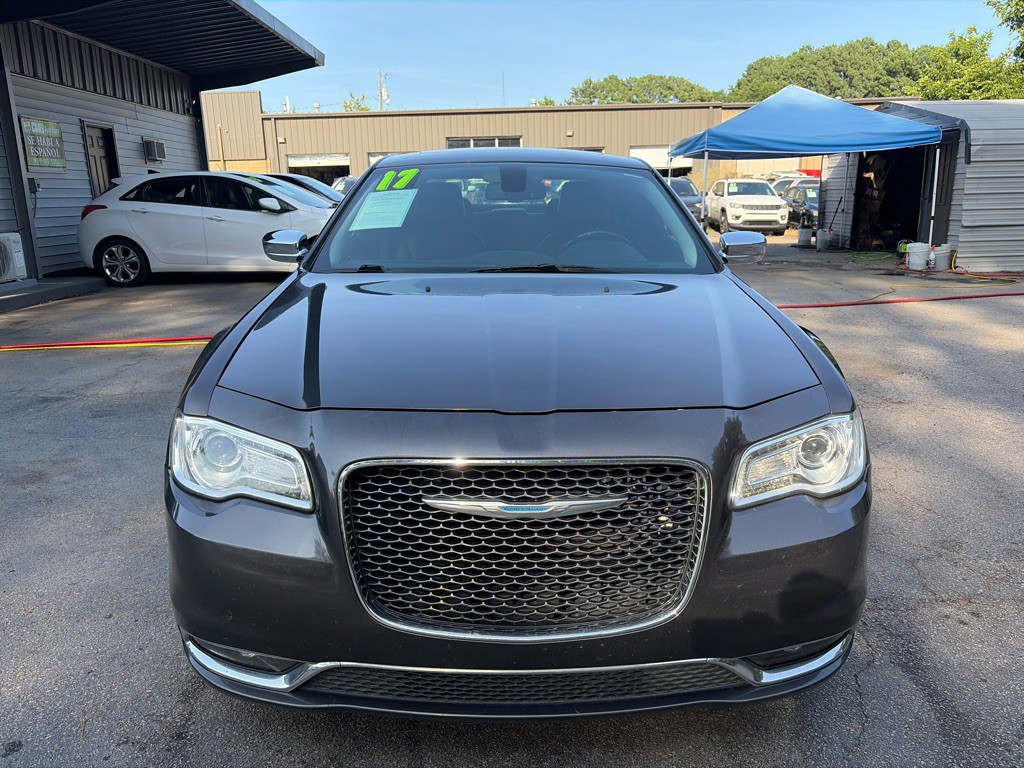 2017 Chrysler 300 Image 2