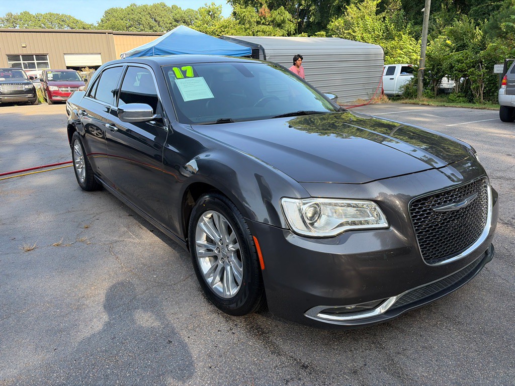 2017 Chrysler 300 Image 3