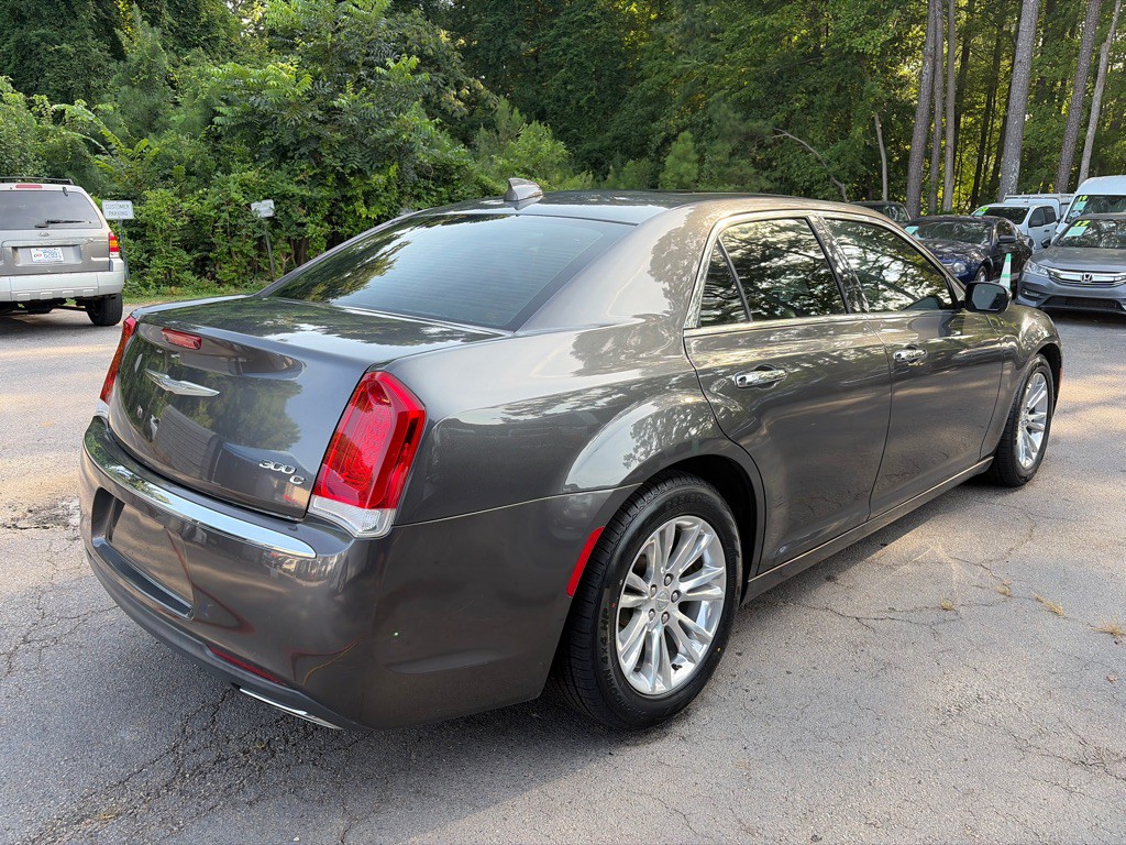 2017 Chrysler 300 Image 4