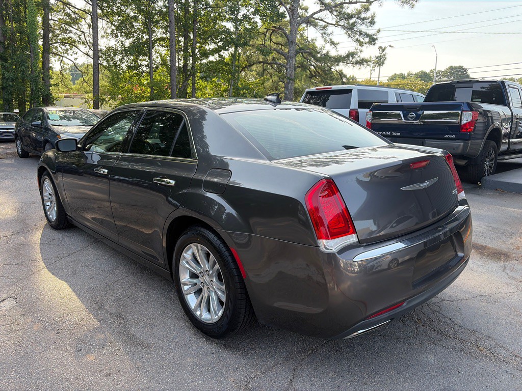 2017 Chrysler 300 Image 6