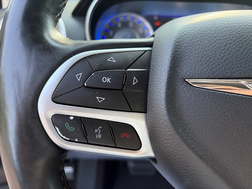 2017 Chrysler 300 Image 12