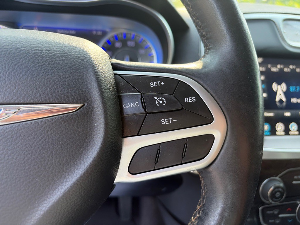 2017 Chrysler 300 Image 13
