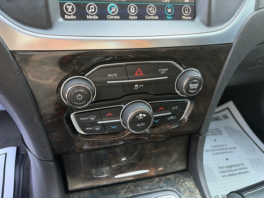 2017 Chrysler 300 Image 17
