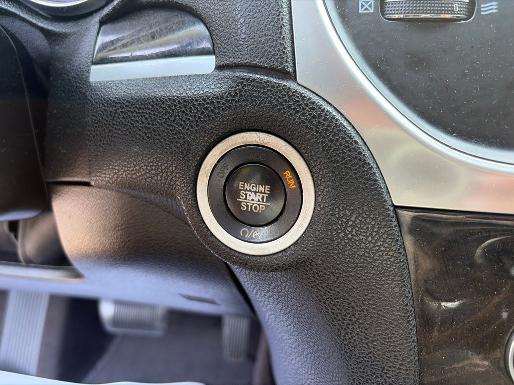 2017 Chrysler 300 Image 18