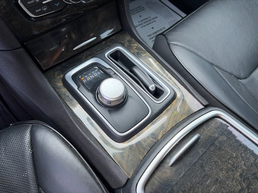 2017 Chrysler 300 Image 19