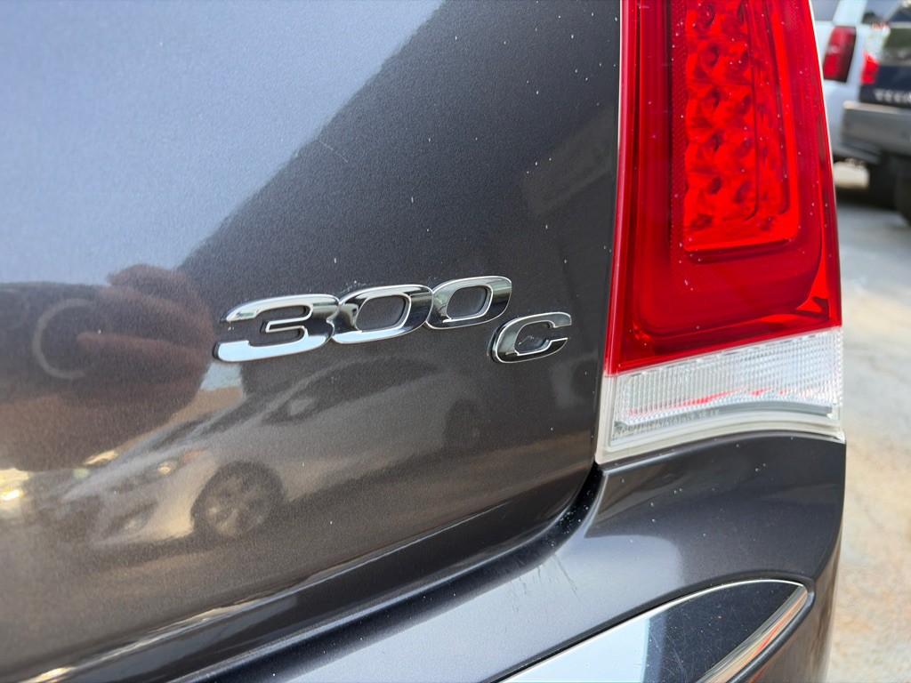 2017 Chrysler 300 Image 22