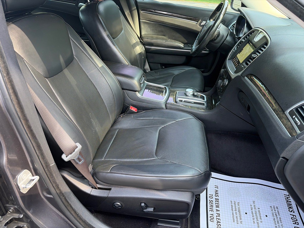 2017 Chrysler 300 Image 30