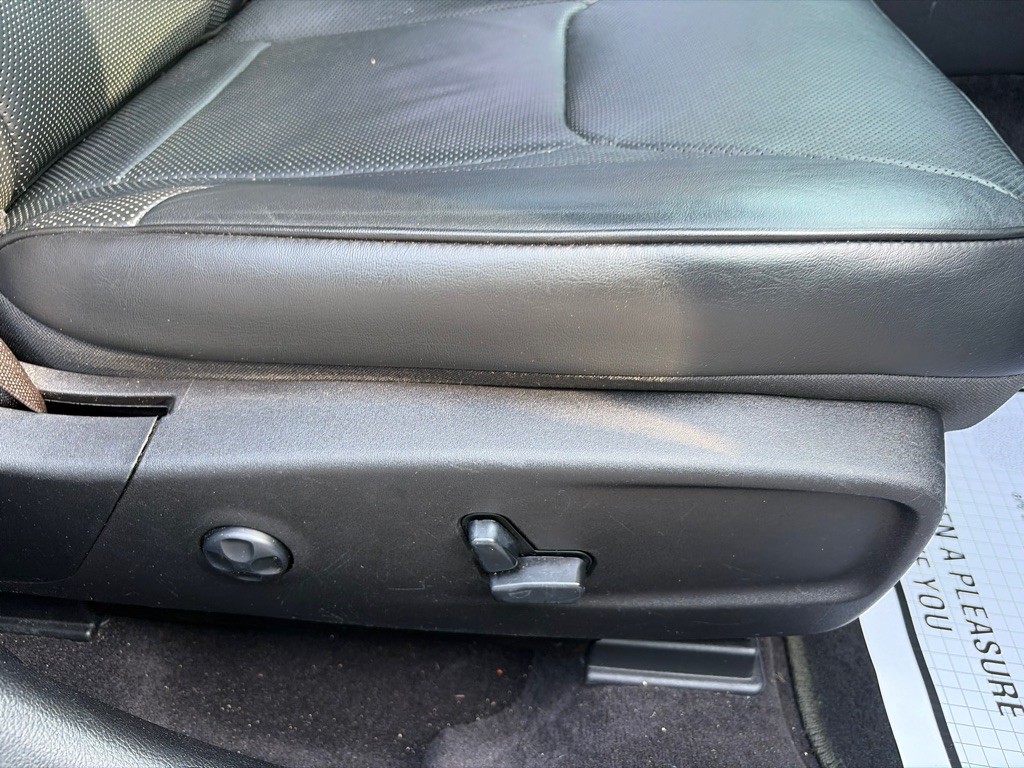 2017 Chrysler 300 Image 31