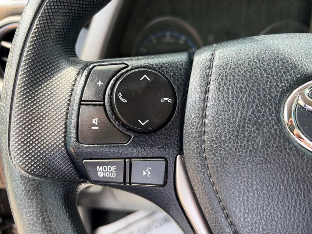 2017 Toyota Rav4 Image 11