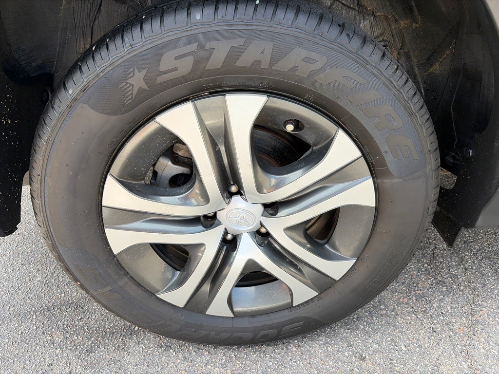 2017 Toyota Rav4 Image 28