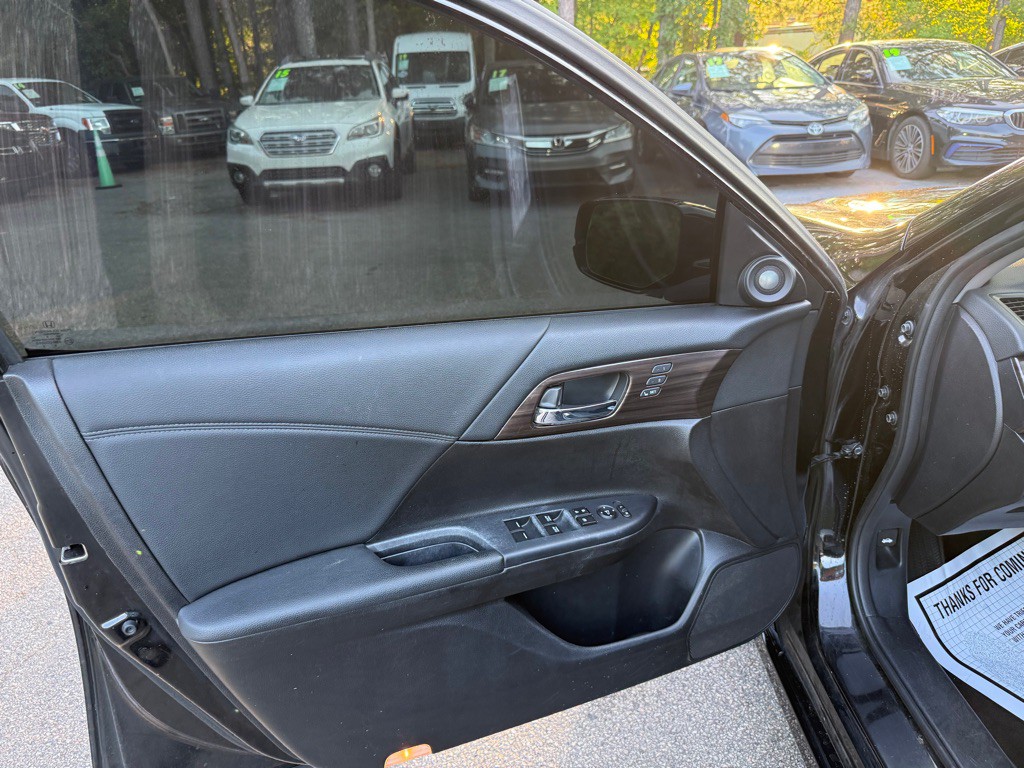 2017 Honda Accord Image 13