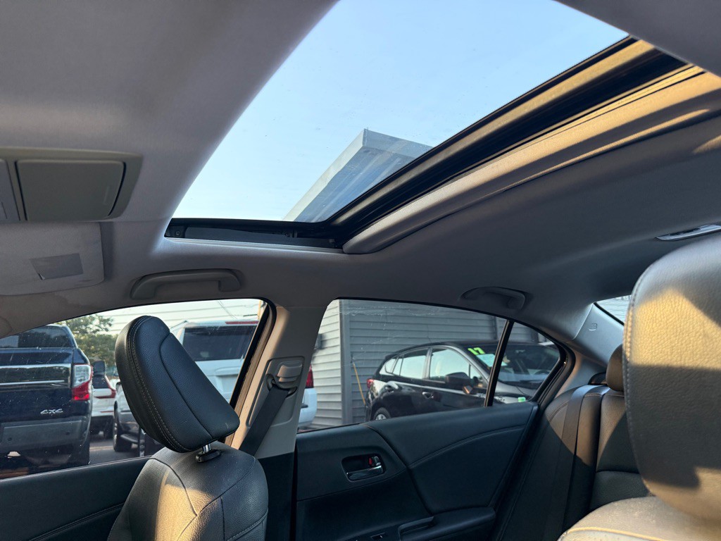 2017 Honda Accord Image 30