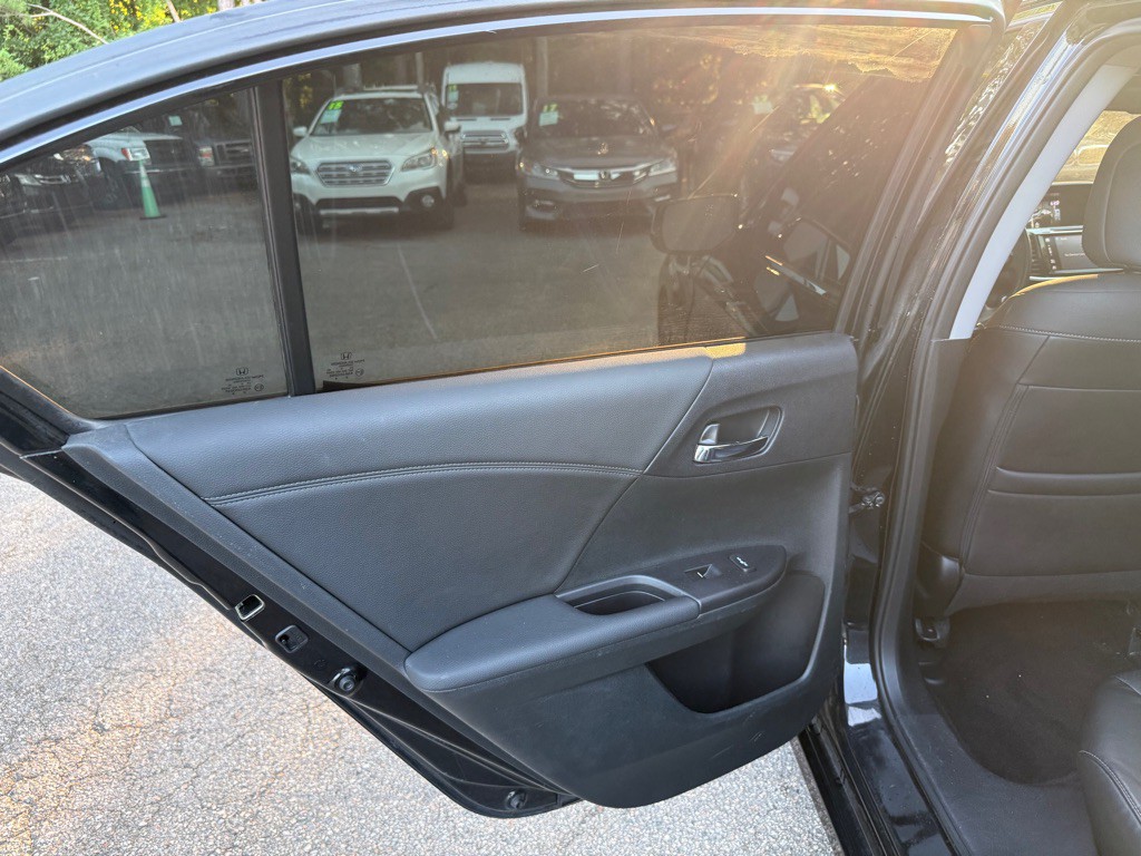 2017 Honda Accord Image 33