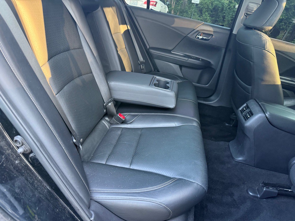 2017 Honda Accord Image 38