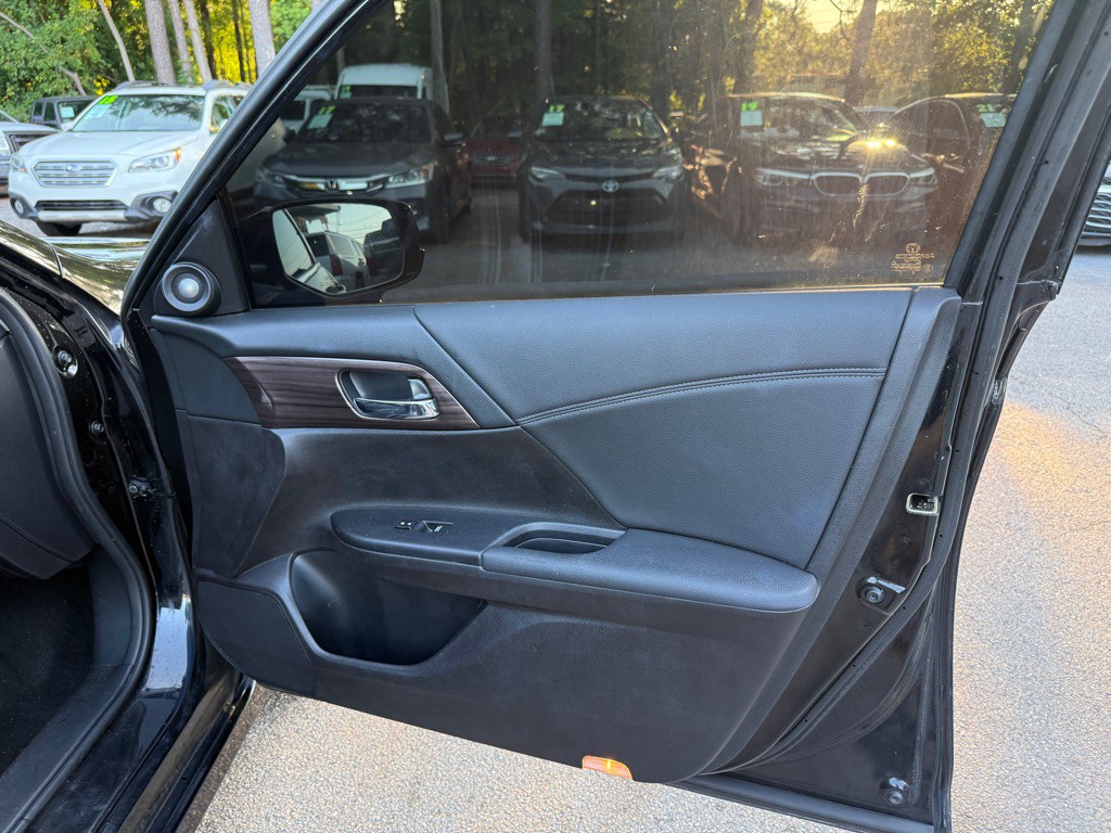 2017 Honda Accord Image 39