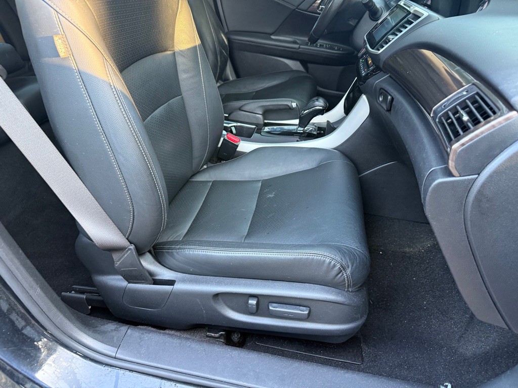 2017 Honda Accord Image 40