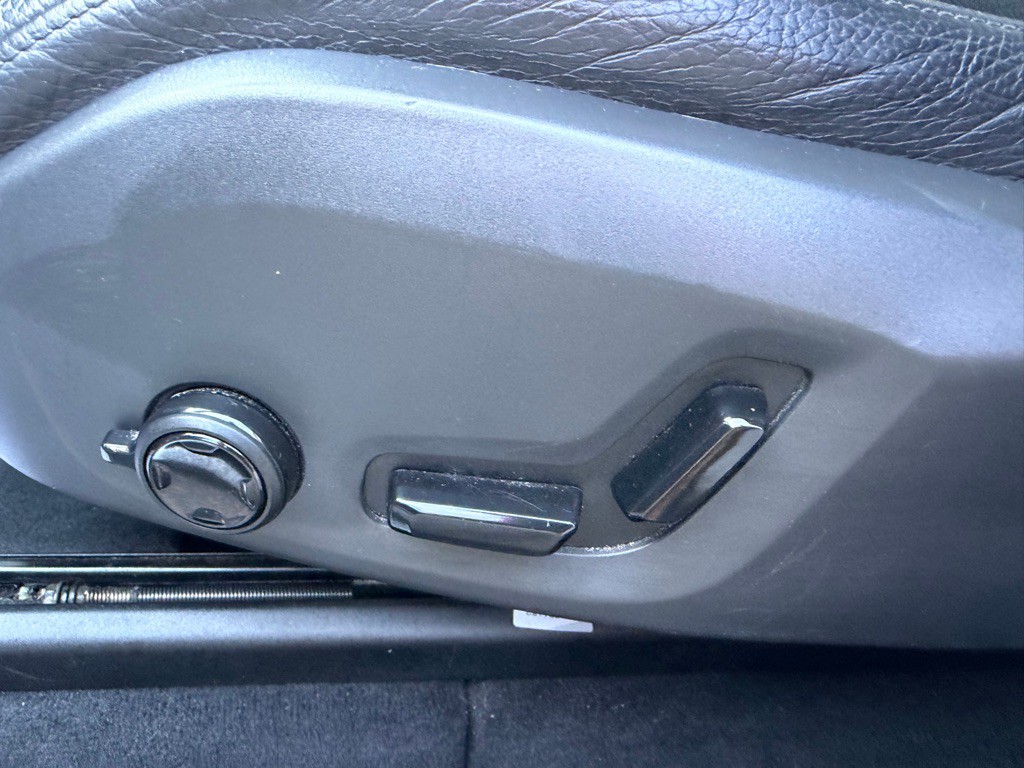 2019 Volvo XC60 Image 16