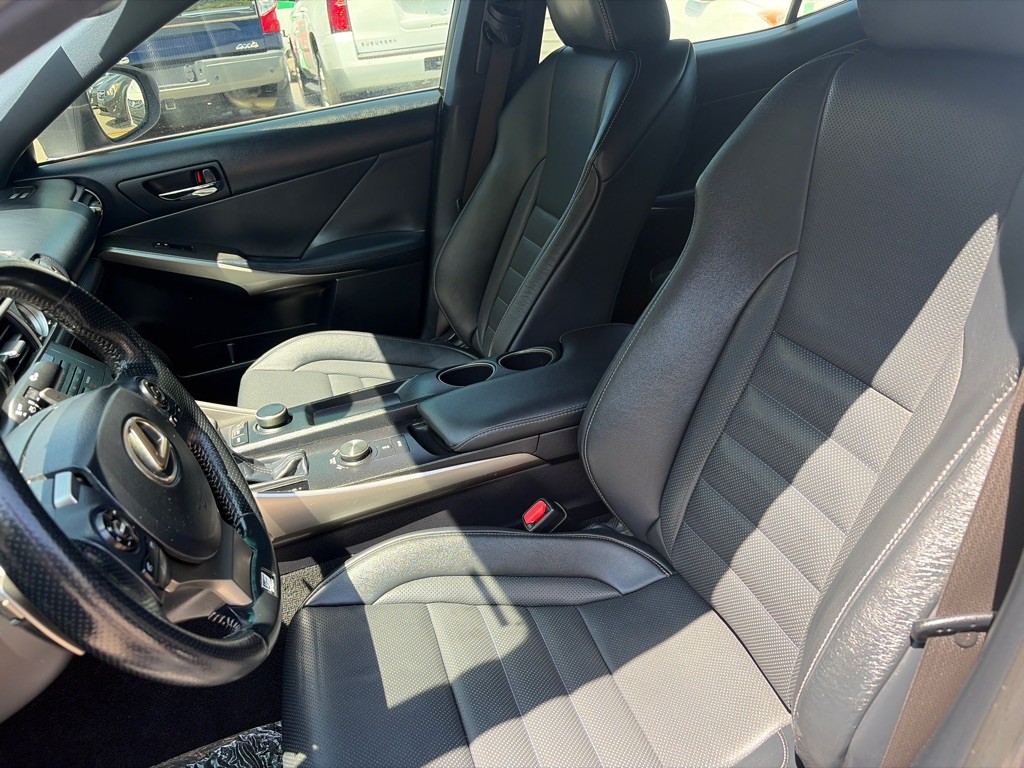 2015 Lexus IS Image 7
