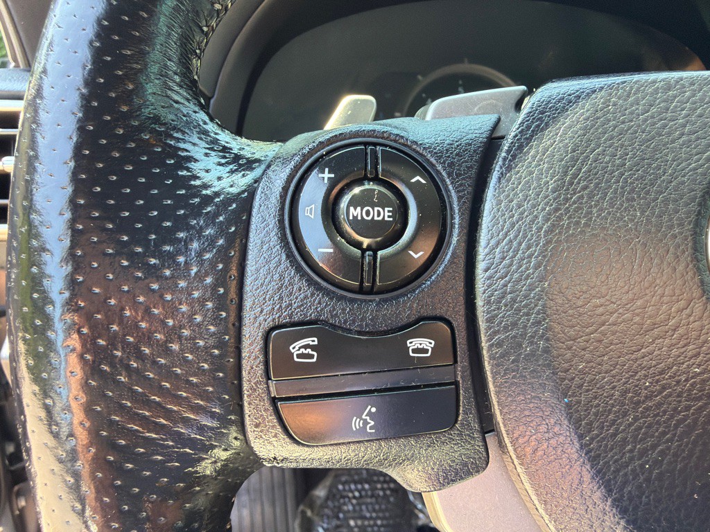 2015 Lexus IS Image 13