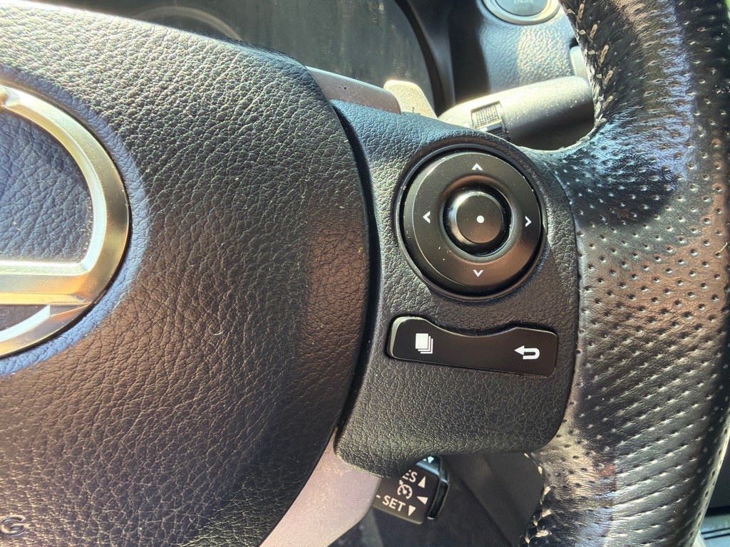 2015 Lexus IS Image 14