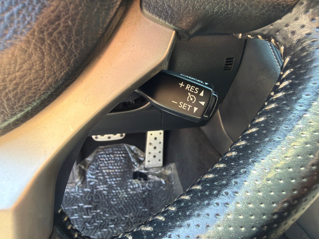 2015 Lexus IS Image 15