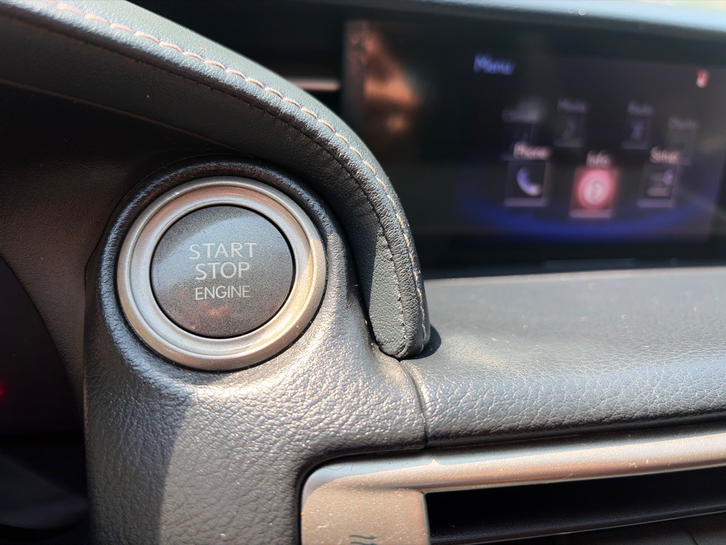 2015 Lexus IS Image 20