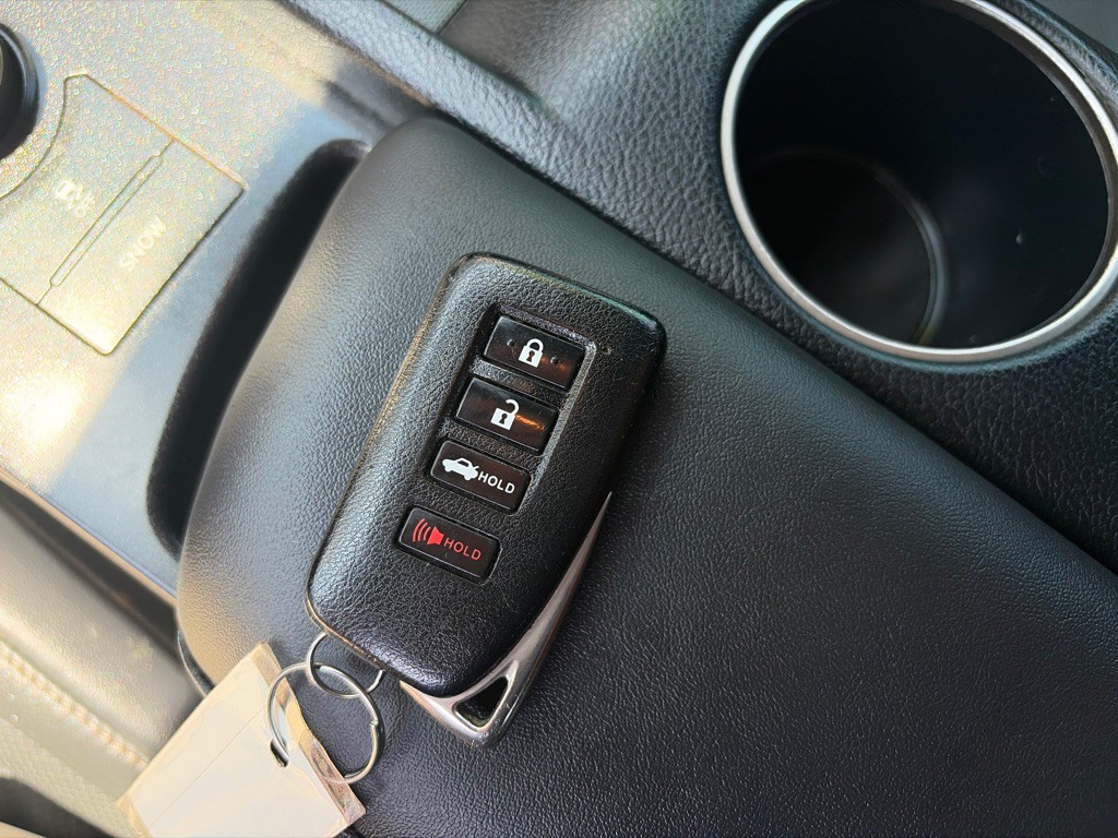 2015 Lexus IS Image 22